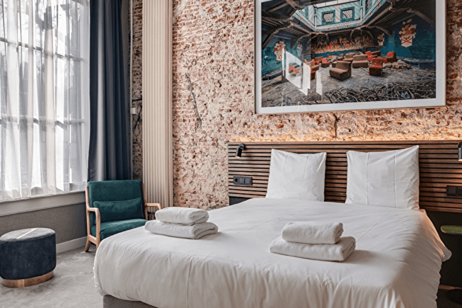 Book your stay at the Sixteen